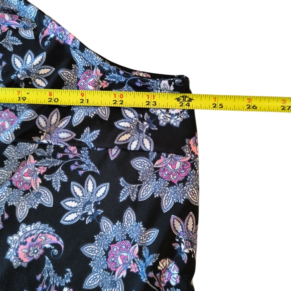 Lane Bryant Plus Size Floral Sleeveless Keyhole Blouse Size 22/24 - Picture 3 of 8